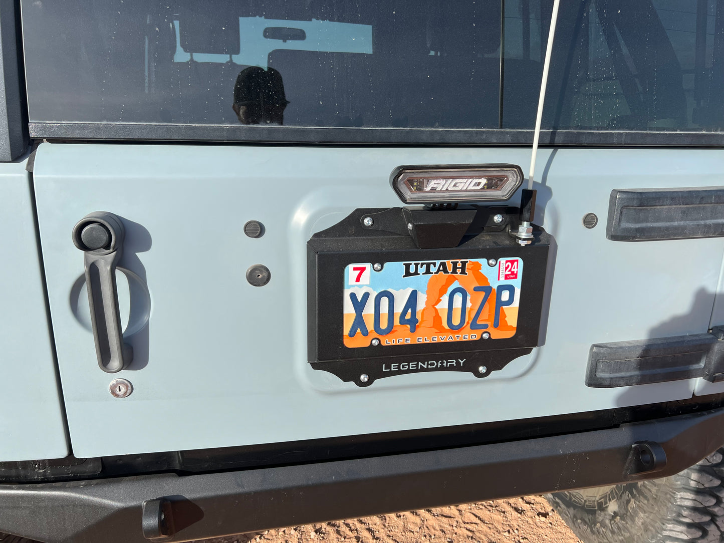JK Spare Tire Delete License Plate Mount W/Rigid Chase Light Bracket