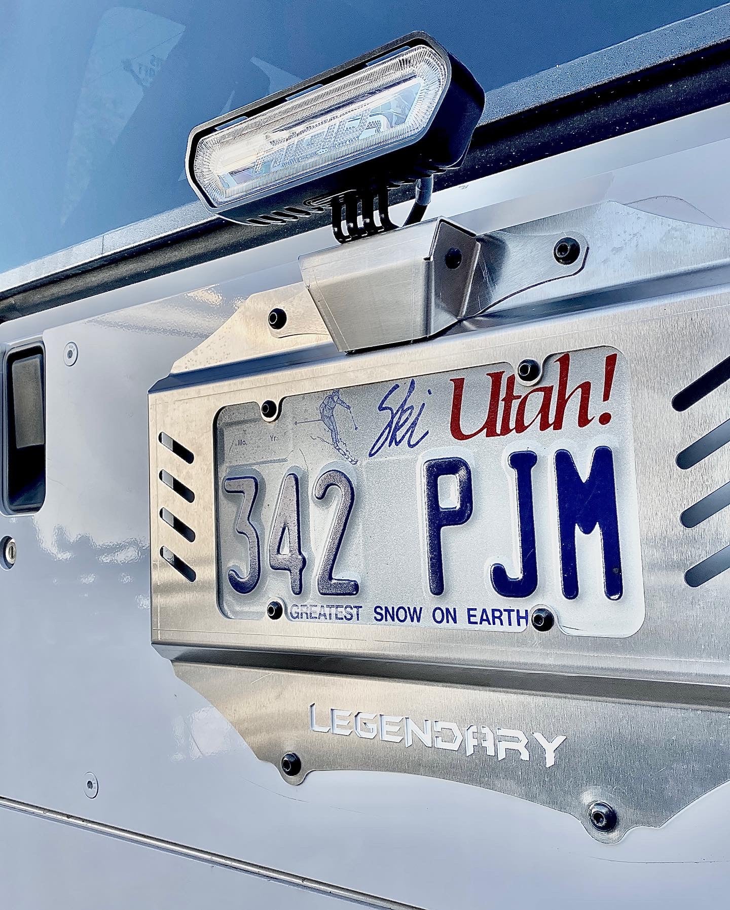 TJ/LJ Spare Tire Delete License Plate Mount W/Rigid Chase Light Bracket